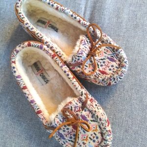 Women's moccasins